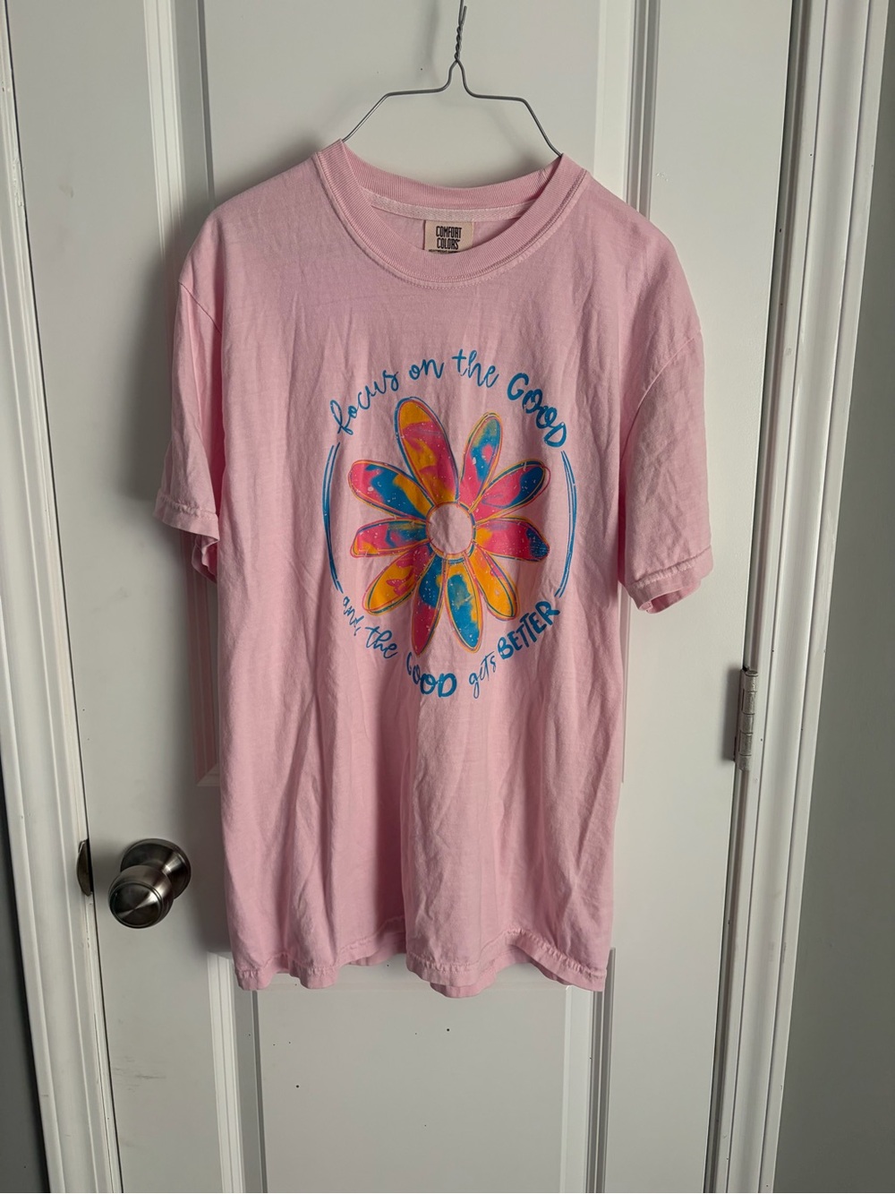 Comfort Colors Pink Short Sleeve Tee with Multicolor Daisy Graphic